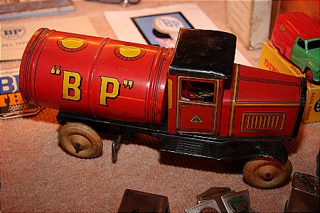 B.P. CLOCKWORK TANKER - click to enlarge